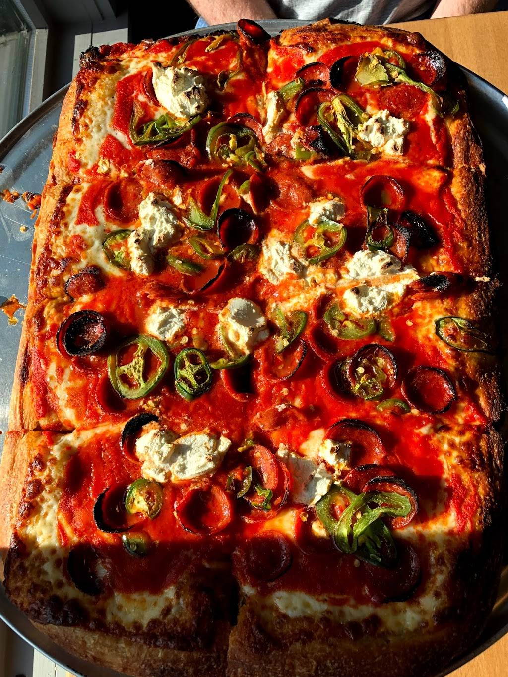 Juniors Pizza | restaurant | 77 Georgia Ave SE, Atlanta, GA 30312, USA | 4045497147 OR +1 404-549-7147