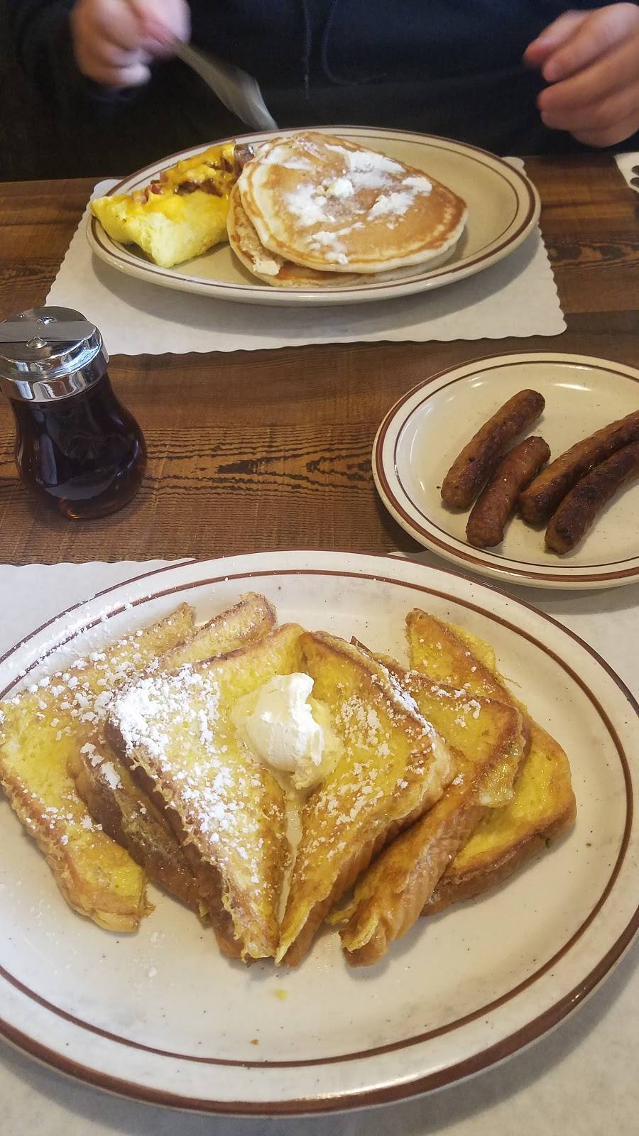 BlondZees Guest House Restaurant & Lounge | night club | 4850 Portland Rd NE, Salem, OR 97305, USA | 5033904689 OR +1 503-390-4689