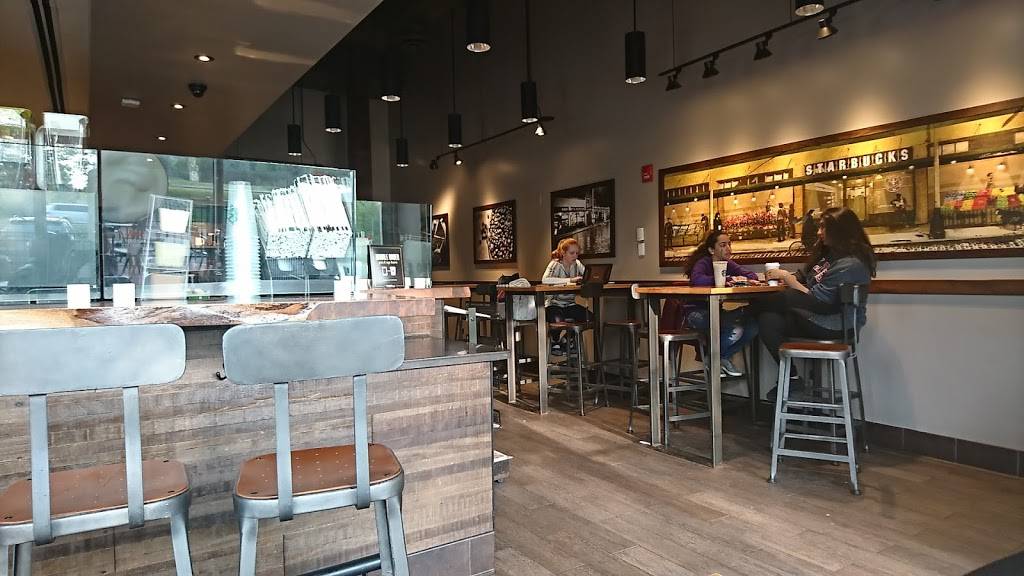 Starbucks | cafe | 1147 N Eola Rd #101, Aurora, IL 60502, USA | 6304995330 OR +1 630-499-5330