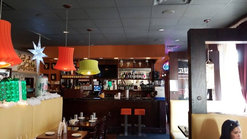 Stone Bowl Grill | restaurant | 1958 N Farwell Ave, Milwaukee, WI 53202, USA | 4142209111 OR +1 414-220-9111