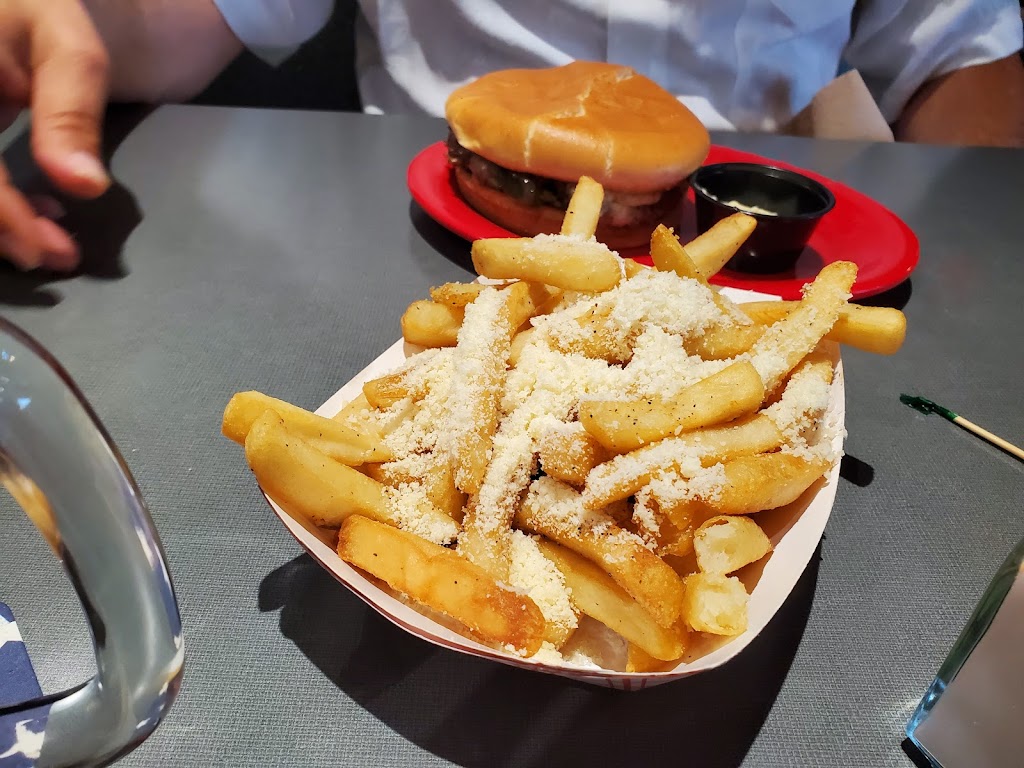 Smittys Garage Burgers and Beer | restaurant | 7610 Dodge St, Omaha, NE 68114, USA | 4026144949 OR +1 402-614-4949