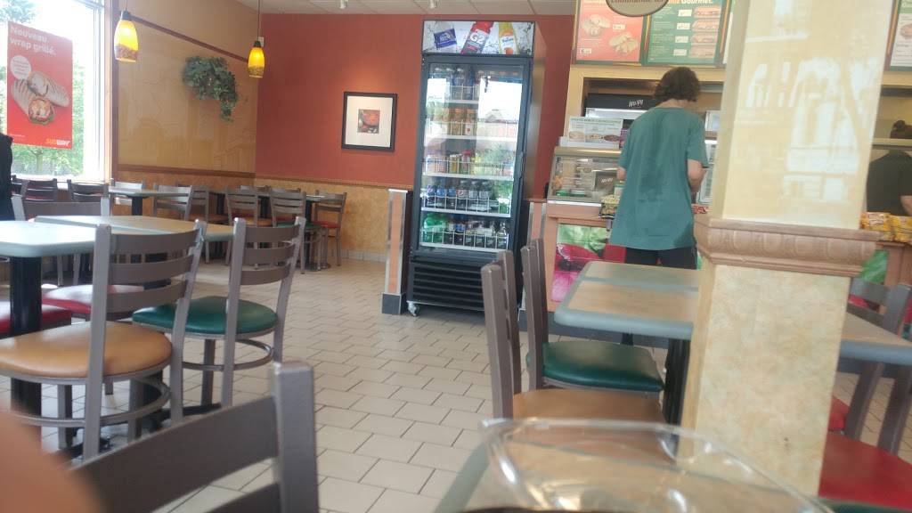Subway | restaurant | 191 Chemin de la Gare, Saint-Sauveur, QC J0R 1R3, Canada | 4502274576 OR +1 450-227-4576