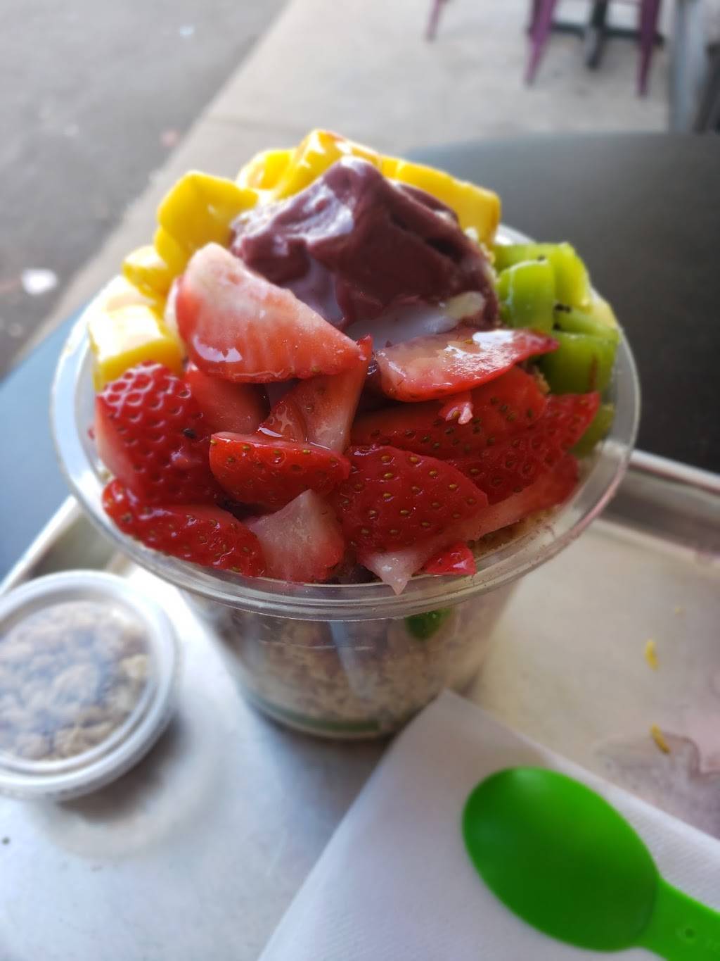 Berry Divine Acai Bowls | cafe | 2816 N 16th St ste a, Phoenix, AZ 85006, USA | 6022186372 OR +1 602-218-6372