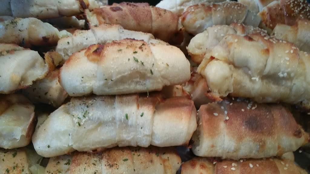 Uncle Joes Pizza | restaurant | 2854 Middle Country Rd, Lake Grove, NY 11755, USA | 6319810690 OR +1 631-981-0690