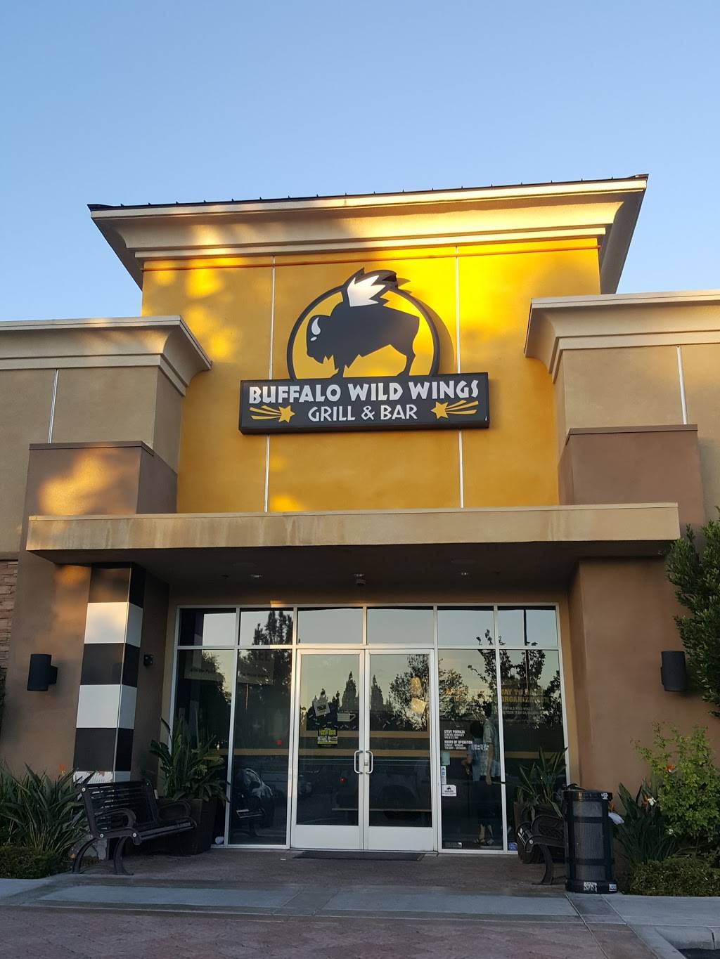 Buffalo Wild Wings | restaurant | 14110 Culver Dr, Irvine, CA 92604, USA | 9498722999 OR +1 949-872-2999
