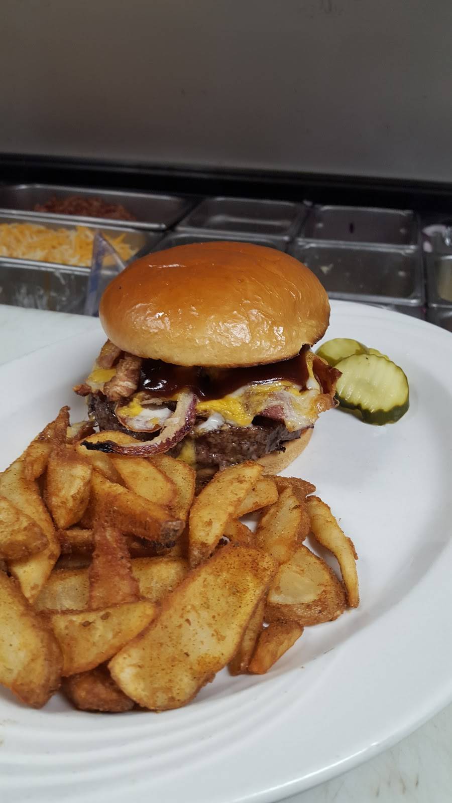 D & G Pizza & Pub | restaurant | 200 Westminster Rd, Canterbury, CT 06331, USA | 8605466007 OR +1 860-546-6007