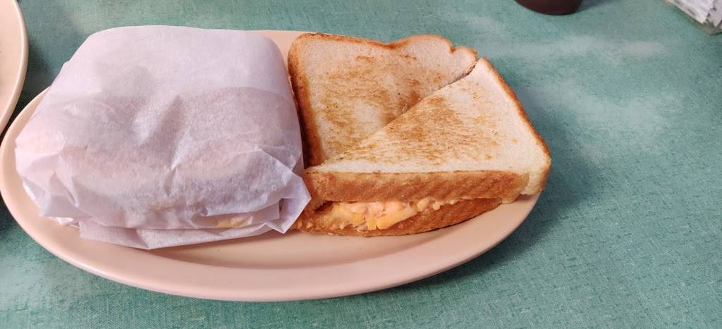 Johnnies Drive In | restaurant | 908 E Main St, Tupelo, MS 38804, USA | 6628426748 OR +1 662-842-6748