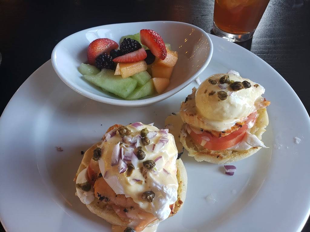 Smokin Fins Restaurant - Highland Ranch | restaurant | 1104 Cpl Max Donahue Ln #102, Highlands Ranch, CO 80129, USA | 7205943467 OR +1 720-594-3467