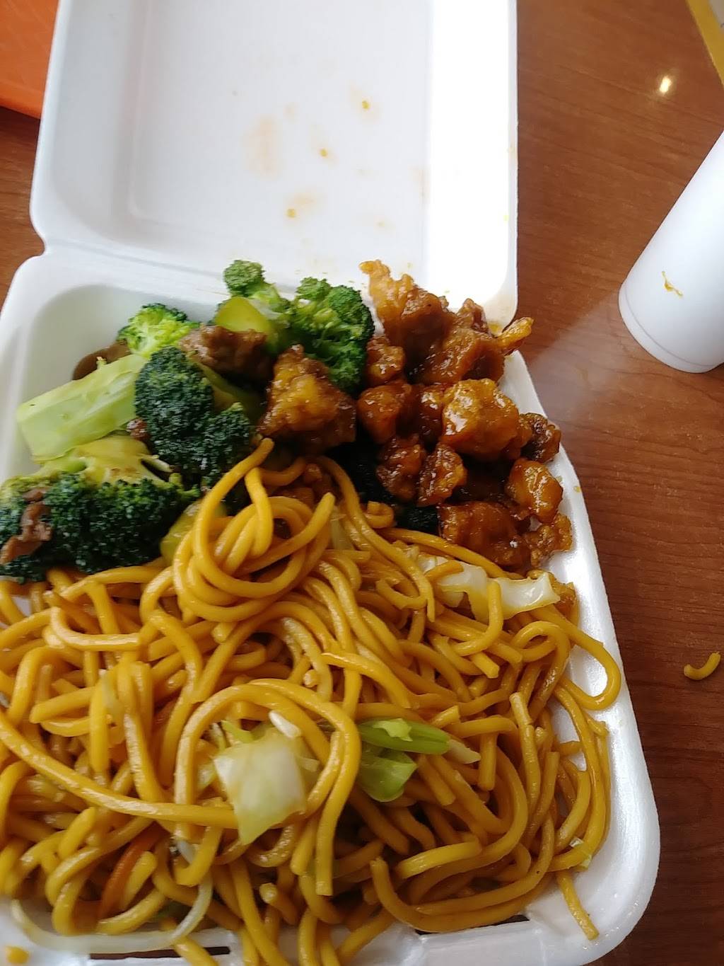 Lucky Express | restaurant | 1200 E Carson St, Long Beach, CA 90807, USA | 5625955969 OR +1 562-595-5969