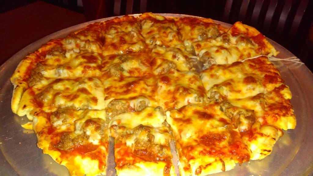 Falcos Pizza | restaurant | 2806 W 40th Pl, Chicago, IL 60632, USA | 7735237996 OR +1 773-523-7996