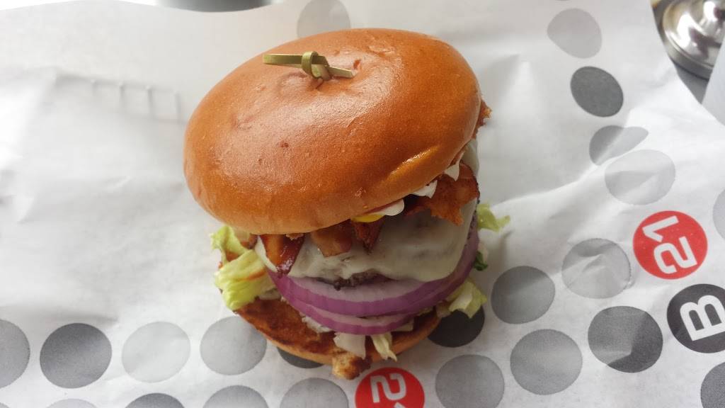 Burger 21 Westchase | restaurant | 9664 W Linebaugh Ave, Tampa, FL 33626, USA | 8134755921 OR +1 813-475-5921