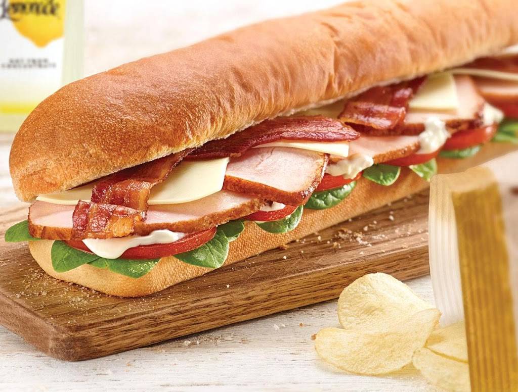 Subway | restaurant | 1035 Avenue Larue, Québec, QC G1C 1J5, Canada | 4186607177 OR +1 418-660-7177