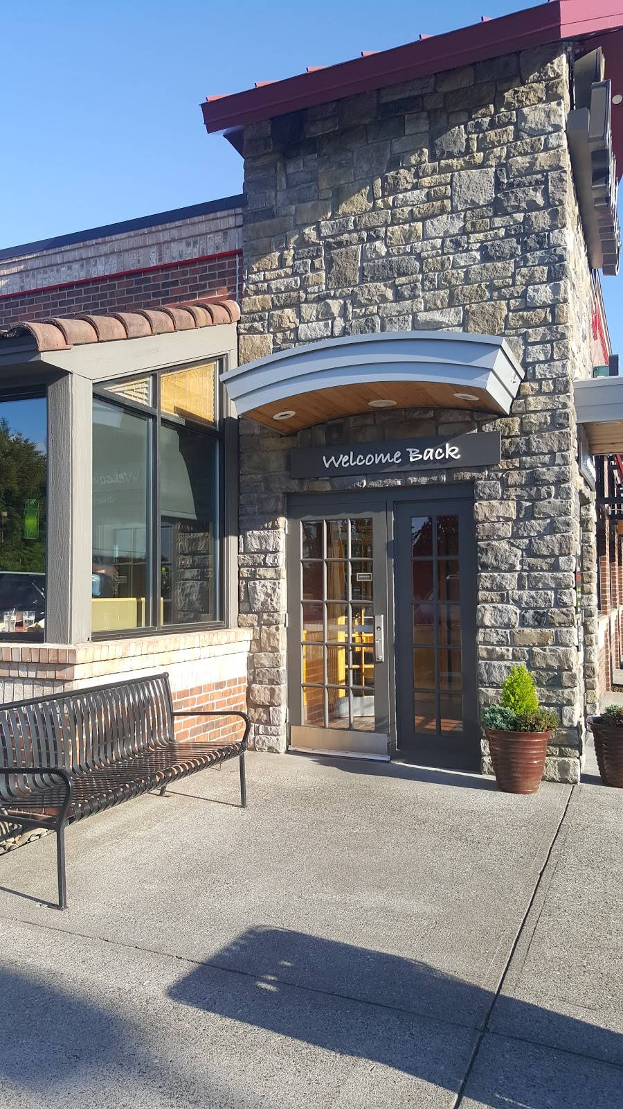 Applebees Grill + Bar | restaurant | 1220 NW 185th Ave, Beaverton, OR 97006, USA | 5036908040 OR +1 503-690-8040