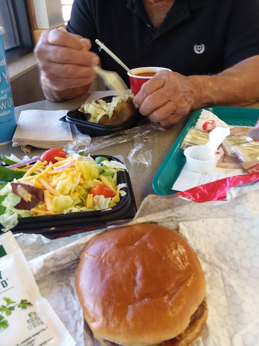 Wendys | restaurant | 1127 E Florence Blvd, Casa Grande, AZ 85122, USA | 5208366742 OR +1 520-836-6742