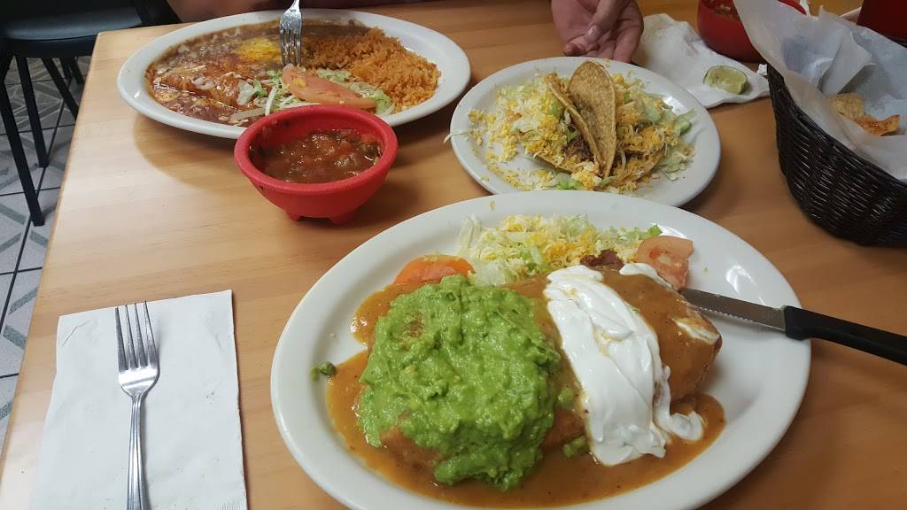 Carrillos Mexican Food | restaurant | 151 W Bullard Ave #101, Clovis, CA 93612, USA | 5593255688 OR +1 559-325-5688
