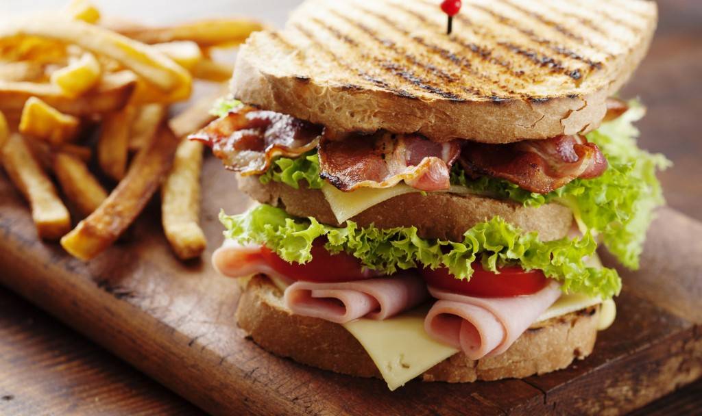 Au Petit Café Chez Denise - Dejeuner Souper Brunch - Resto Famil | restaurant | 338 Rue Principale, Saint-Sauveur, QC J0R 1R0, Canada | 4502275955 OR +1 450-227-5955