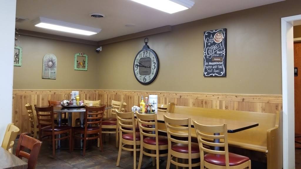 Delish Cafe | restaurant | 8775 Wabash Ave, Terre Haute, IN 47803, USA | 8128770001 OR +1 812-877-0001