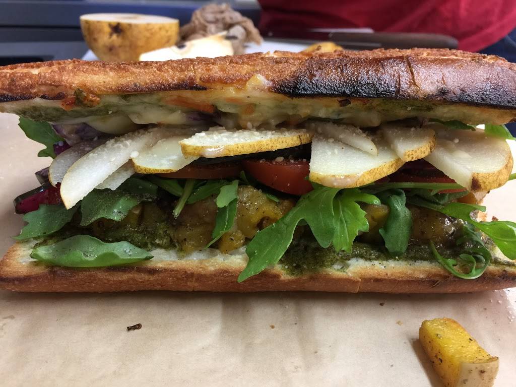 Davey Jones Deli | restaurant | 1 Gate 6 Rd, Sausalito, CA 94965, USA | 4153312282 OR +1 415-331-2282