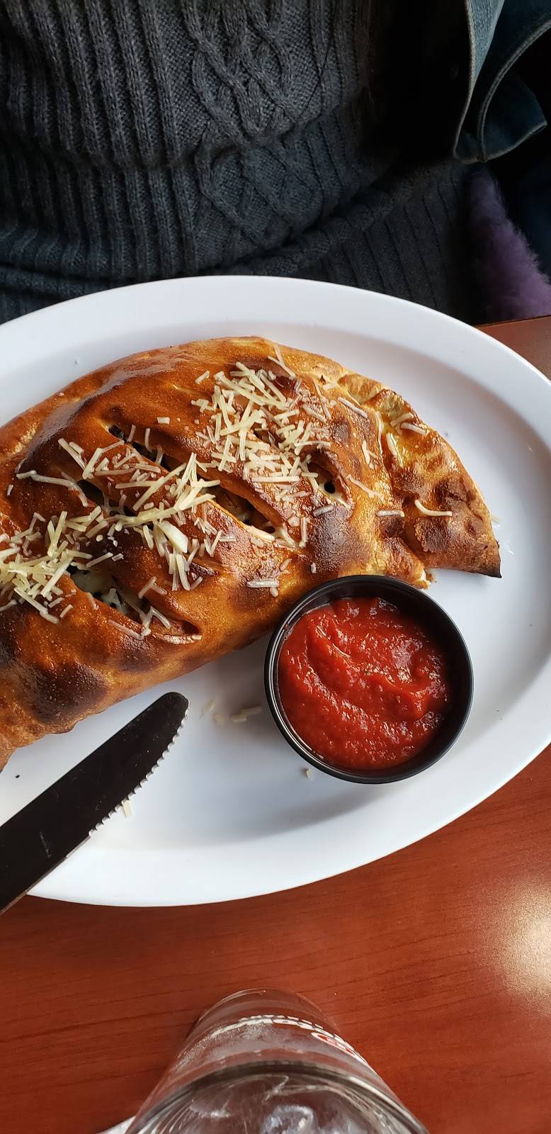 Romios Pizza & Pasta | restaurant | 2801 Western Ave E, Seattle, WA 98121, USA | 2062845420 OR +1 206-284-5420