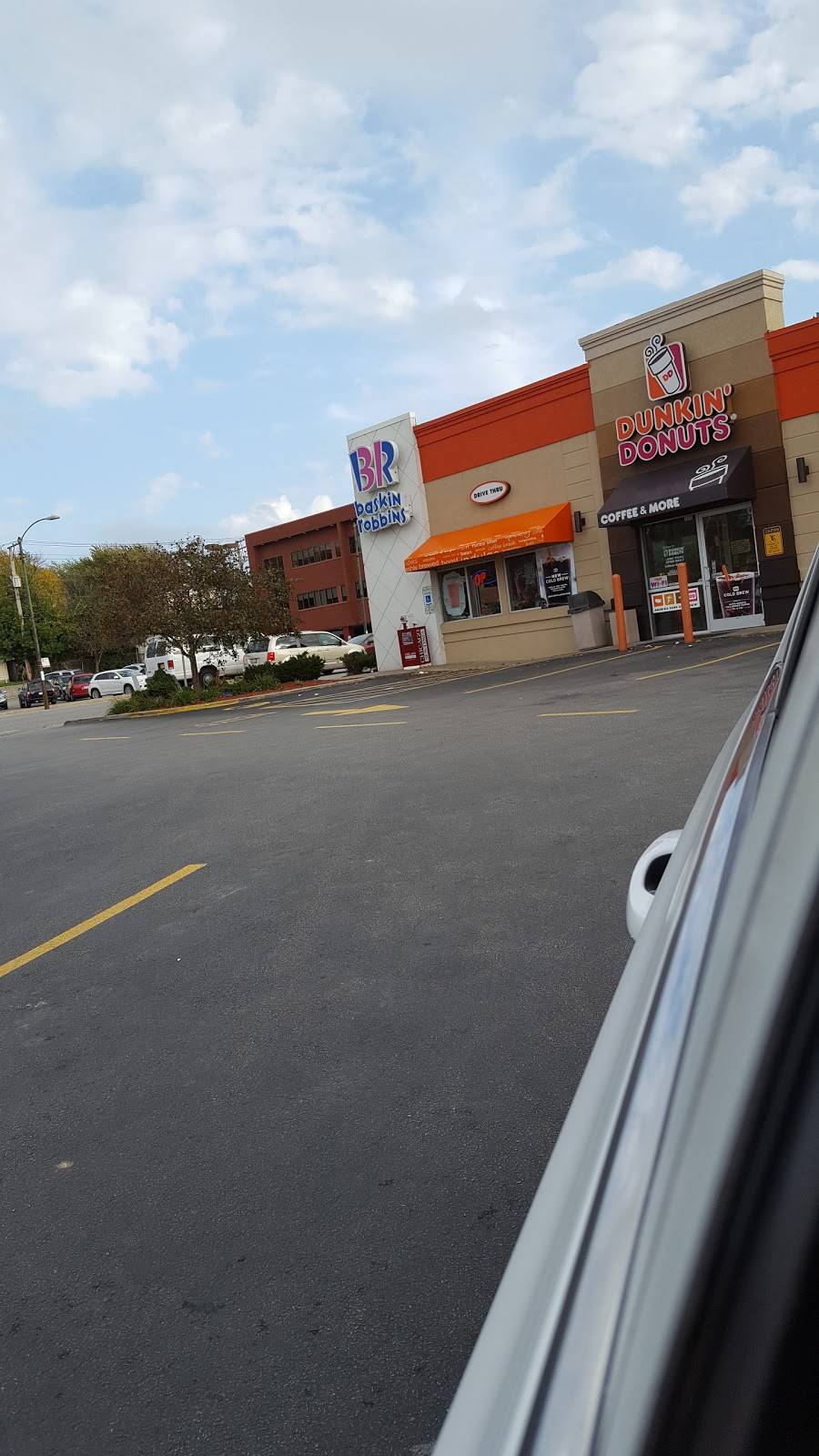 Dunkin Donuts | cafe | 9800 S Western Ave, Evergreen Park, IL 60805, USA | 7084246666 OR +1 708-424-6666