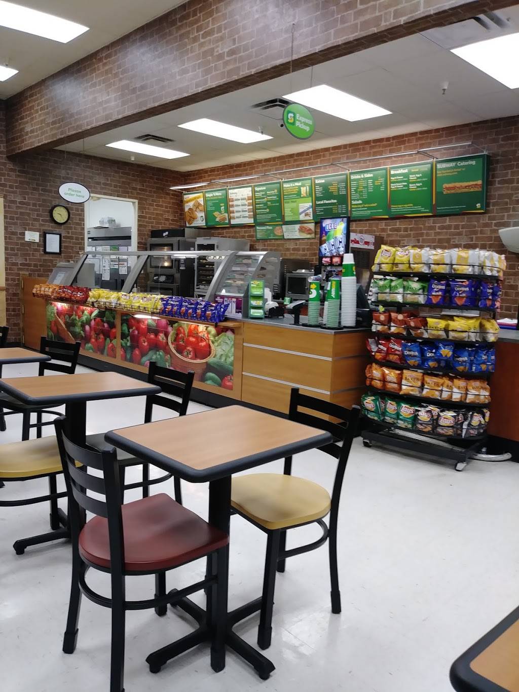 Subway | restaurant | 3200 Fort Henry Dr, Kingsport, TN 37664, USA | 4232477827 OR +1 423-247-7827