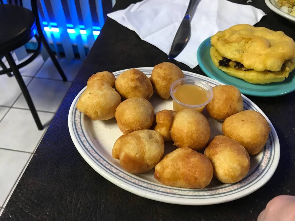 Blue Water Curry & Roti West Indian Restaurant | restaurant | 1646 Victoria Park Ave, North York, ON M1R 1P7, Canada | 4167559649 OR +1 416-755-9649