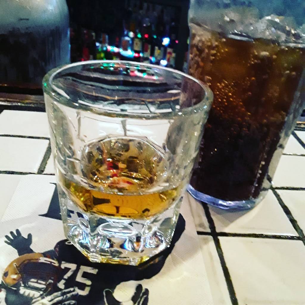 Simpletons Restaurant and Bar | night club | 2639 E Broadway Rd c105, Mesa, AZ 85204, USA | 4808908800 OR +1 480-890-8800