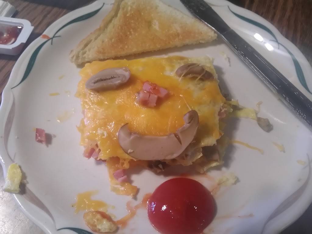 Tiffs Café | restaurant | 102 E North Railroad St, Marissa, IL 62257, USA | 6182951717 OR +1 618-295-1717