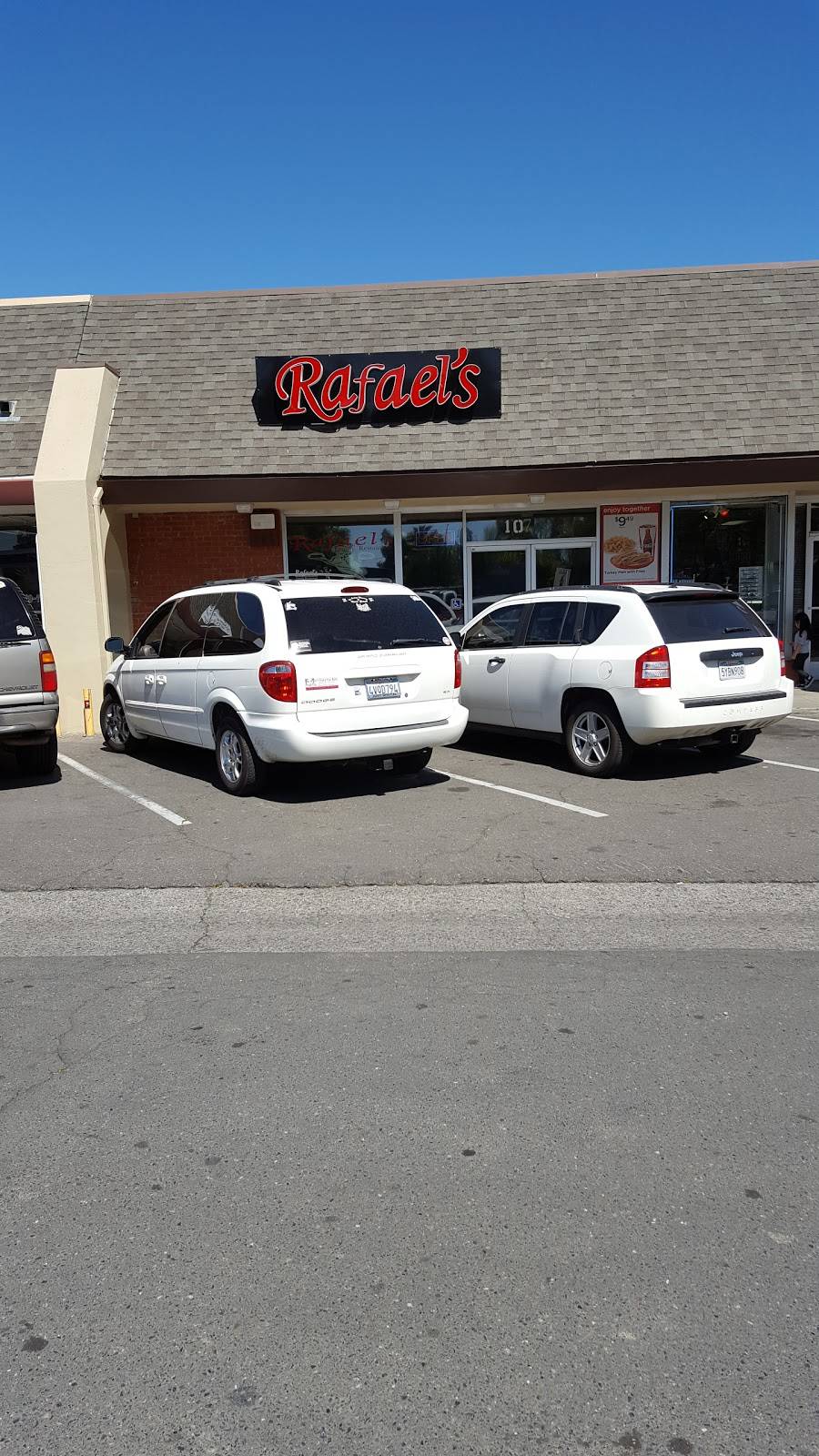 Rafaels | Family Restaurant | restaurant | 9 Main St #107, Woodland, CA 95695, USA | 5306617502 OR +1 530-661-7502