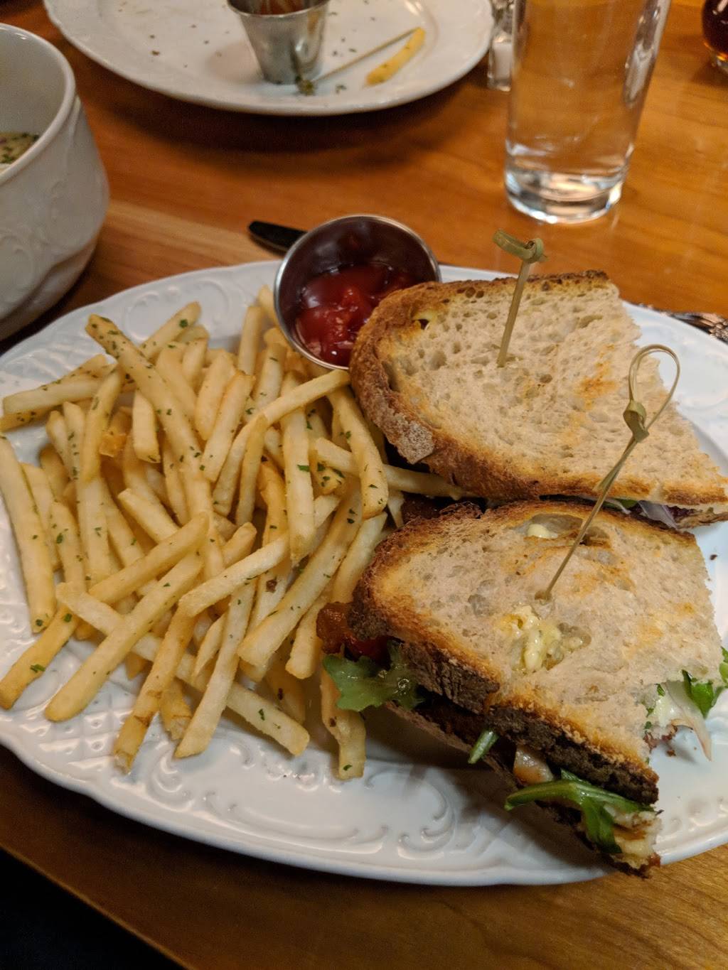 Cherry Circle Room | restaurant | 12 S Michigan Ave, Chicago, IL 60603, USA | 3127923515 OR +1 312-792-3515