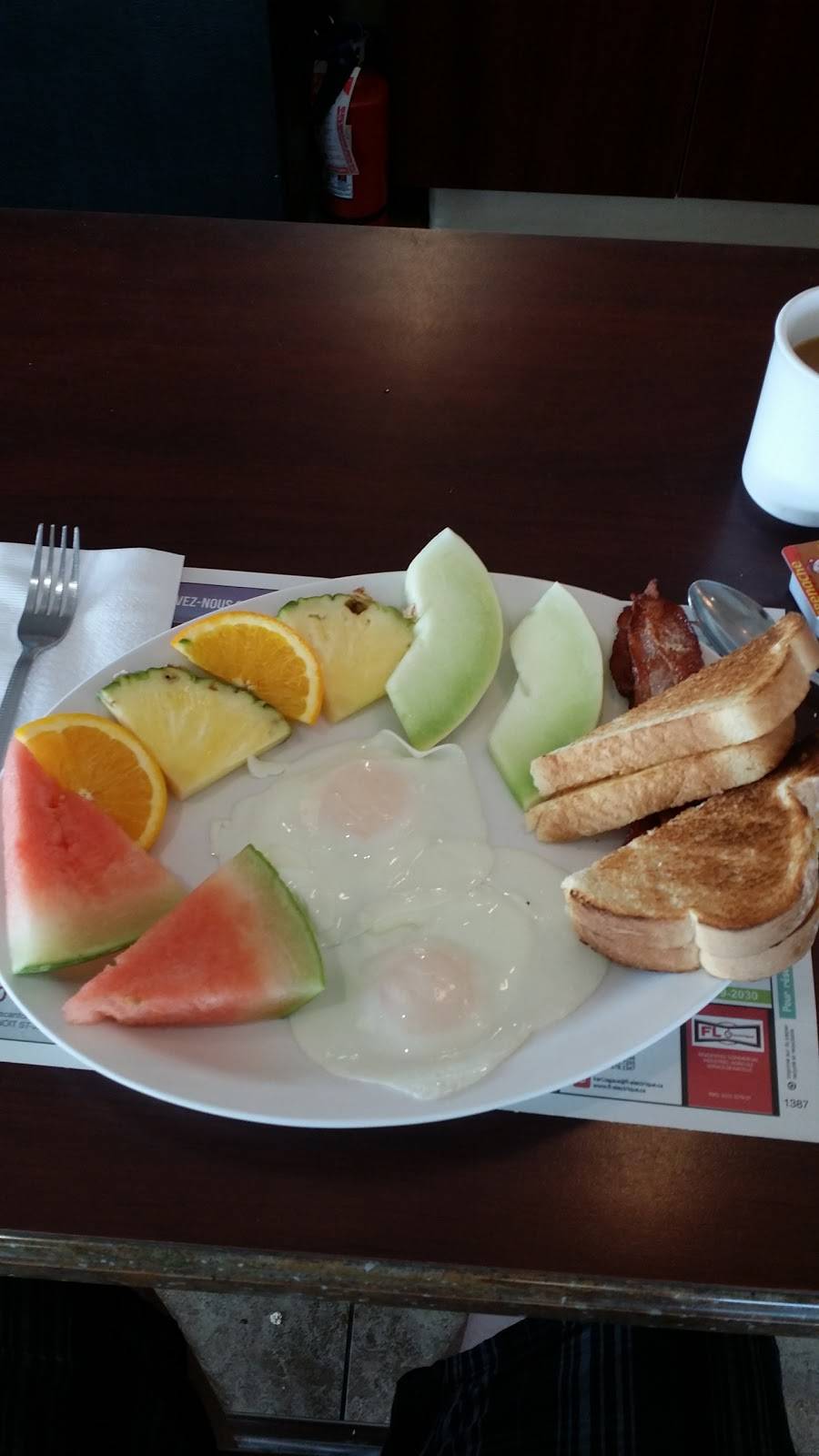 Resto du 9 | restaurant | 698 Rue Dufferin, Granby, QC J2H 0Z2, Canada | 4503759400 OR +1 450-375-9400