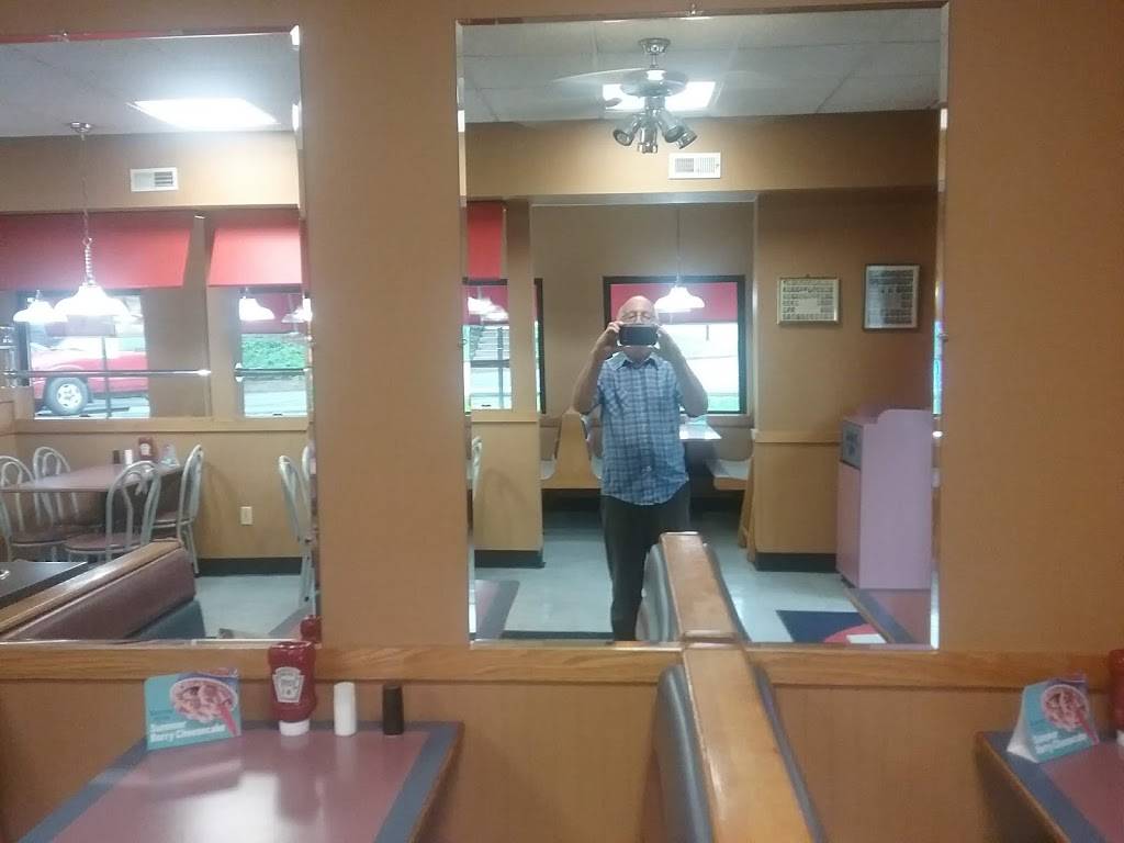 Dairy Queen | restaurant | 154 W Main St, Bridgeport, WV 26330, USA | 3048425906 OR +1 304-842-5906