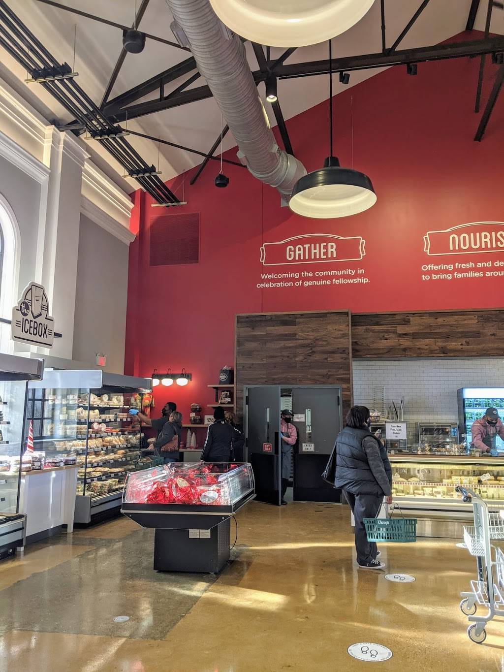 Ukrops Market Hall | restaurant | 7250 Patterson Ave, Richmond, VA 23229, USA | 8043403040 OR +1 804-340-3040