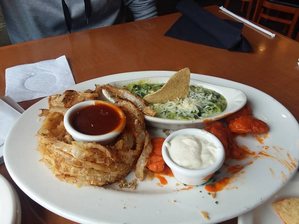 Tony Romas | restaurant | 350 Bell St, Dubuque, IA 52001, USA | 5636903249 OR +1 563-690-3249