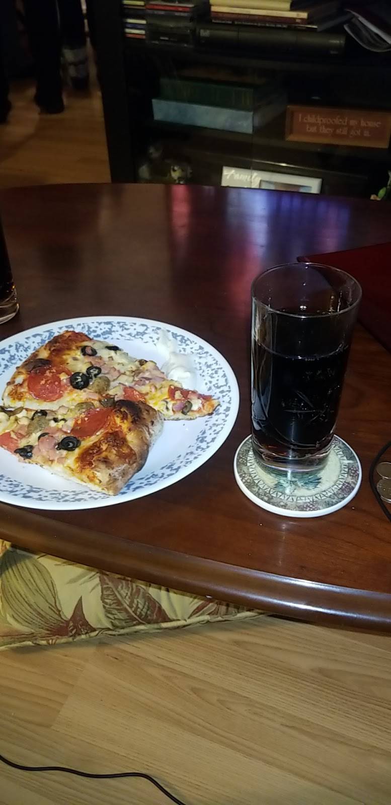 Free Topping Pizza | restaurant | 17 Queen St, Lakefield, ON K0L 2H0, Canada | 7056529111 OR +1 705-652-9111