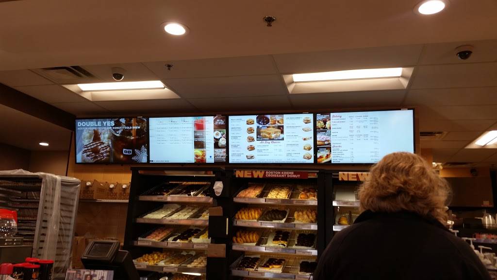 Dunkin | cafe | 600 S County Farm Rd, Wheaton, IL 60187, USA | 6304623722 OR +1 630-462-3722