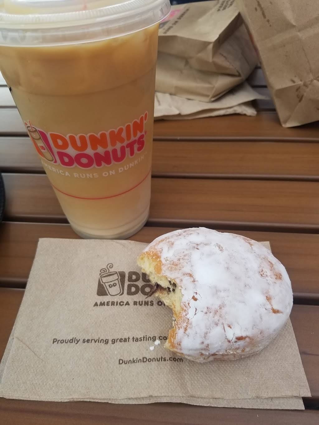 Dunkin Donuts | cafe | 200 S Glenoaks Blvd, Burbank, CA 91502, USA | 8185586344 OR +1 818-558-6344