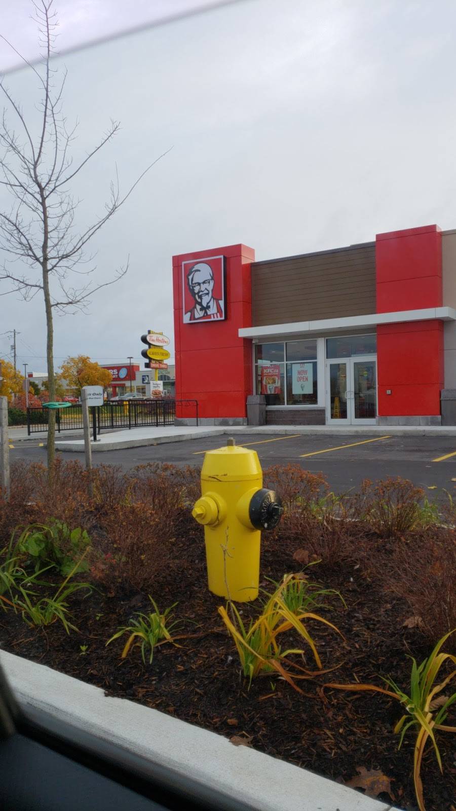KFC | restaurant | 150 Holiday Inn Dr, Cambridge, ON N3C 0A1, Canada | 5196584669 OR +1 519-658-4669