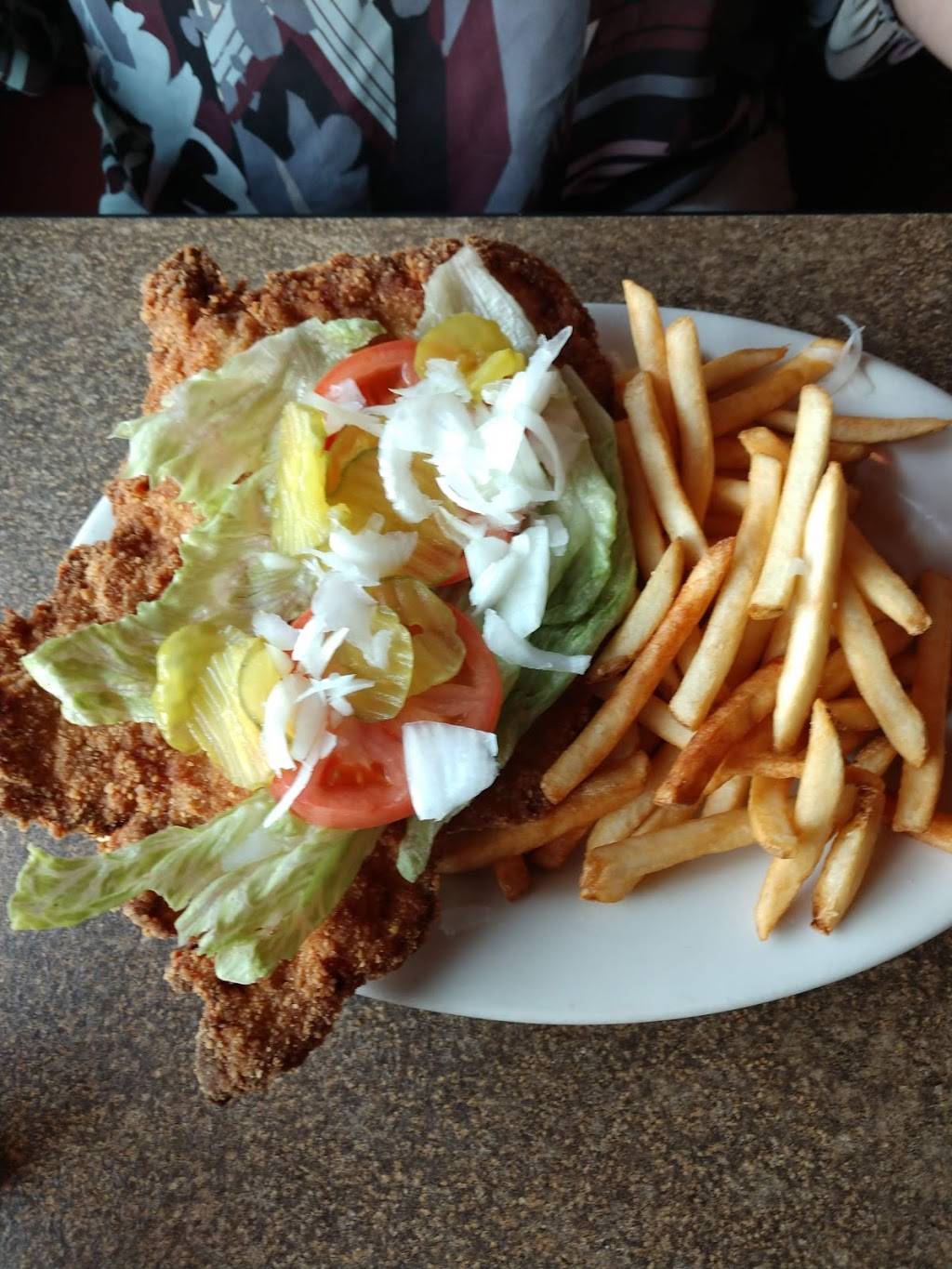 Matts Grill & Bar | restaurant | 700 IA-57, Parkersburg, IA 50665, USA | 3193461185 OR +1 319-346-1185