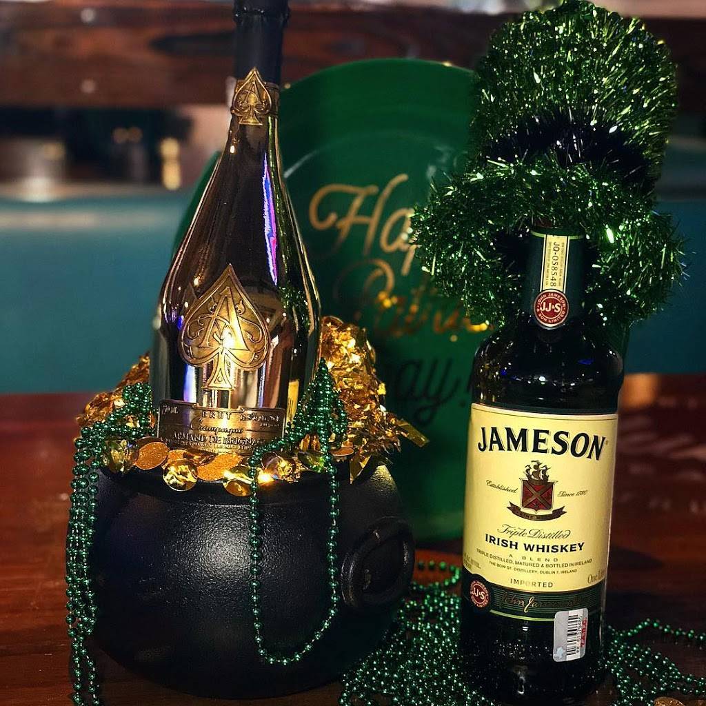 Clutch Bar and Restaurant | restaurant | 2520 Cedar Springs Rd, Dallas, TX 75201, USA | 9729793460 OR +1 972-979-3460