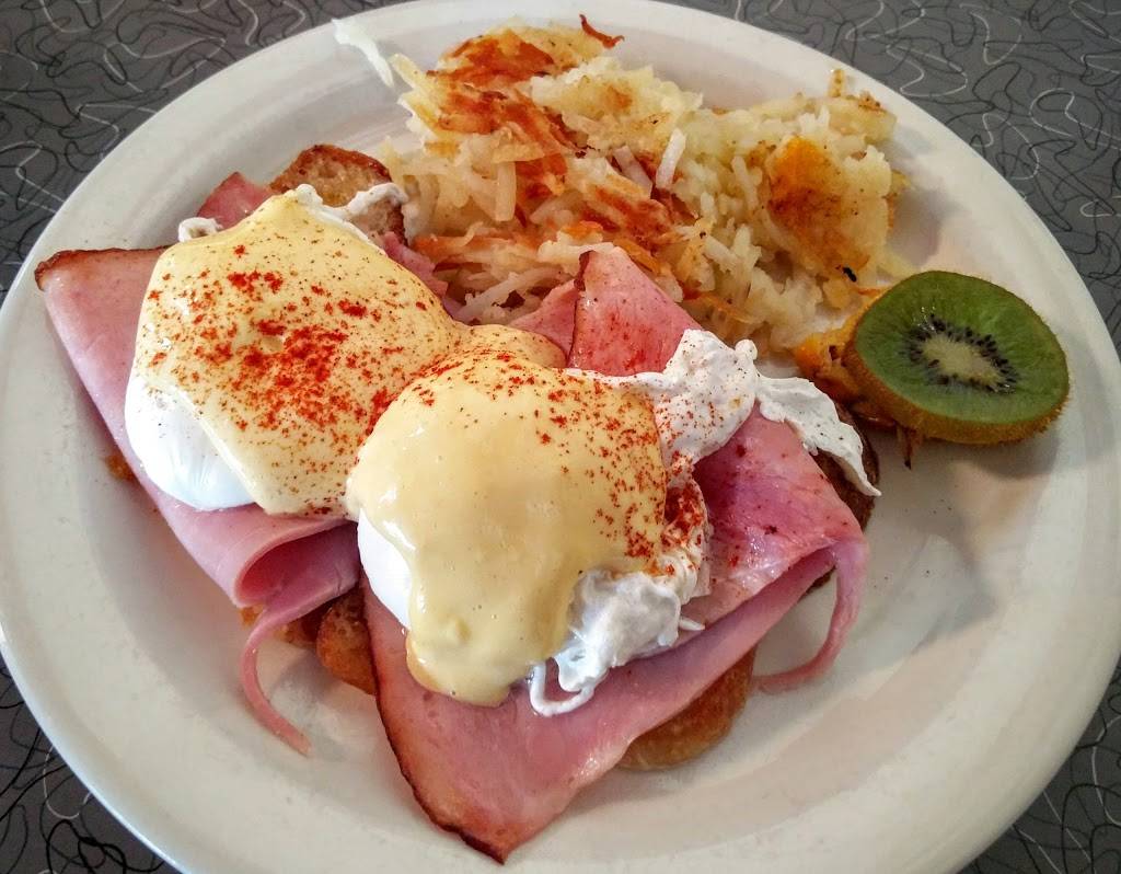 Bluebird Diner | restaurant | 330 E Market St, Iowa City, IA 52245, USA | 3193511470 OR +1 319-351-1470