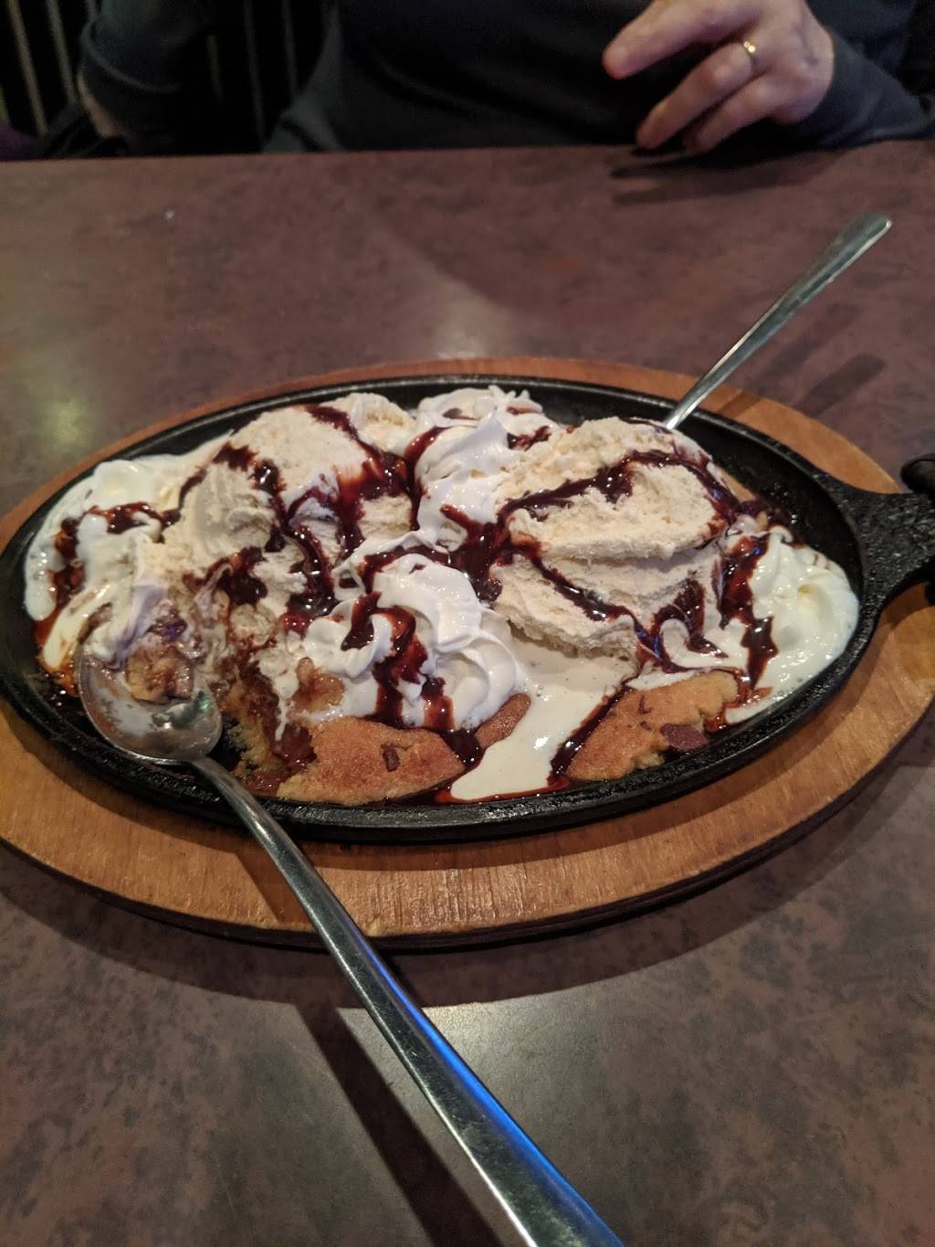 Hams Restaurant | restaurant | 2373 Riverside Dr, Danville, VA 24540, USA | 4347922360 OR +1 434-792-2360