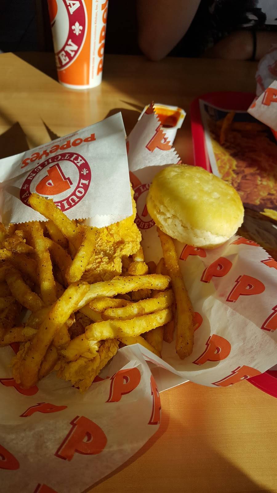 Popeyes Louisiana Kitchen | restaurant | 9606 Rosedale Hwy, Bakersfield, CA 93312, USA | 6615882300 OR +1 661-588-2300