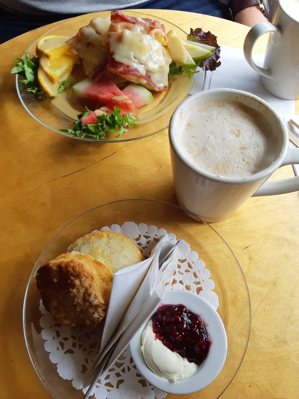 The SconeWitch (Beechwood) | restaurant | 35 Beechwood Ave, Ottawa, ON K1M 1M1, Canada | 6137414141 OR +1 613-741-4141