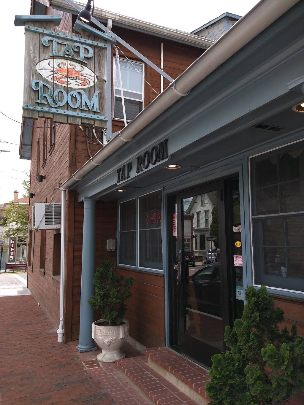 Tap Room Inc | restaurant | 201 Bohemia Ave, Chesapeake City, MD 21915, USA | 4108852344 OR +1 410-885-2344