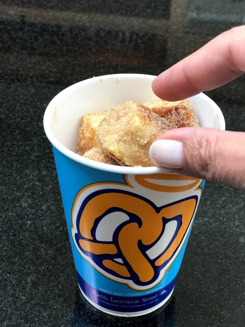 Auntie Annes | cafe | 2223 N Westshore Blvd K102, Tampa, FL 33607, USA | 8138778035 OR +1 813-877-8035