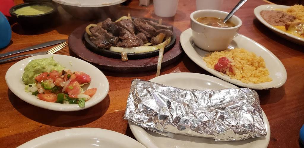 Victors Mexican Grille | restaurant | 8525 Farm to Market 359, Fulshear, TX 77441, USA | 2815330040 OR +1 281-533-0040