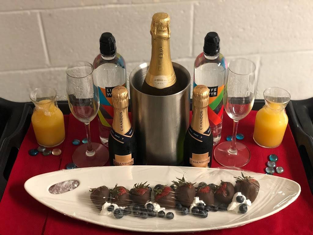 Urban Cellars | restaurant | 2 Washington Blvd, Detroit, MI 48226, USA | 3139650200 OR +1 313-965-0200