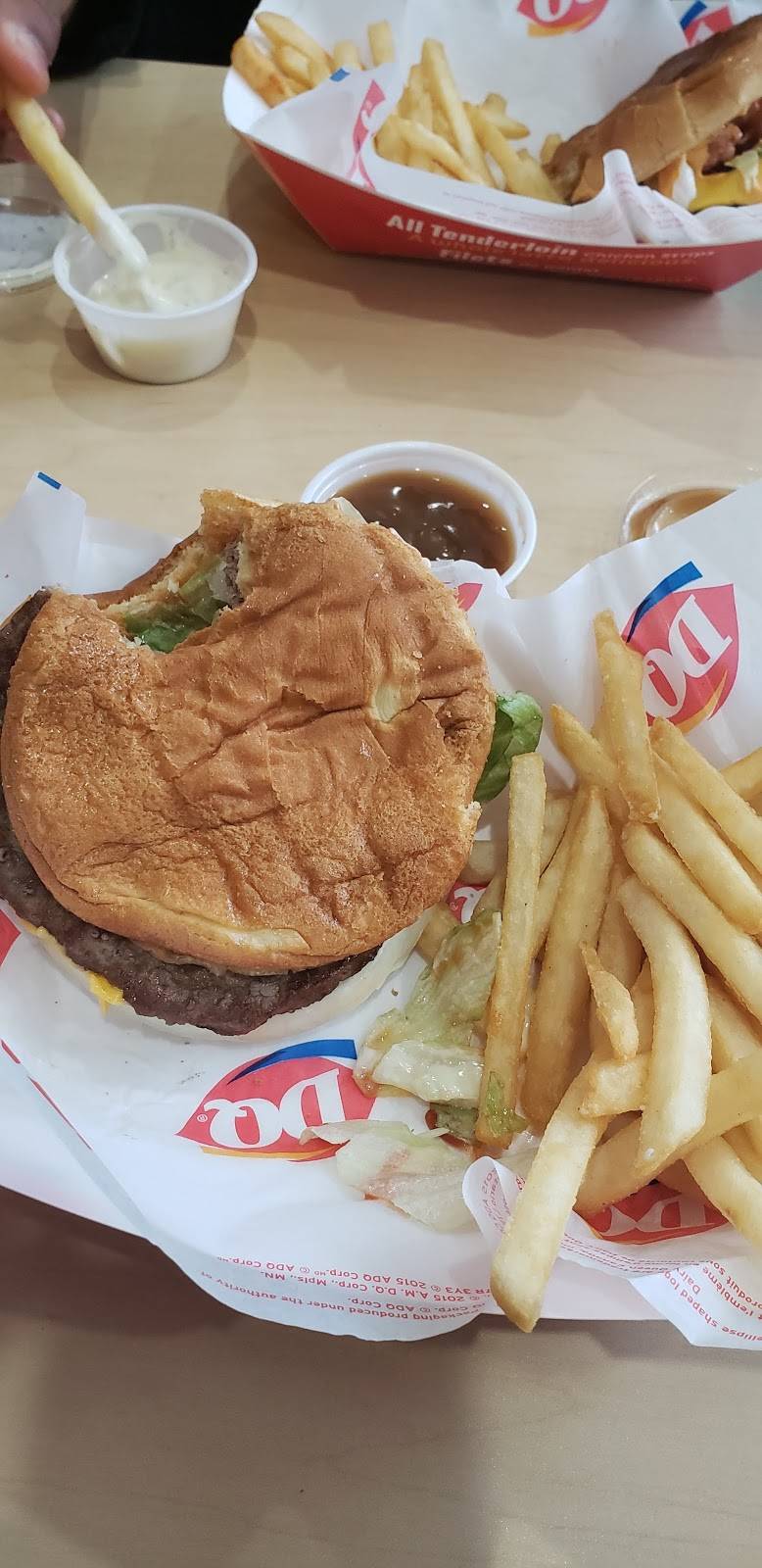 Dairy Queen Grill & Chill | restaurant | 295 Hays Blvd, Oakville, ON L6H 6Z3, Canada | 9052574441 OR +1 905-257-4441