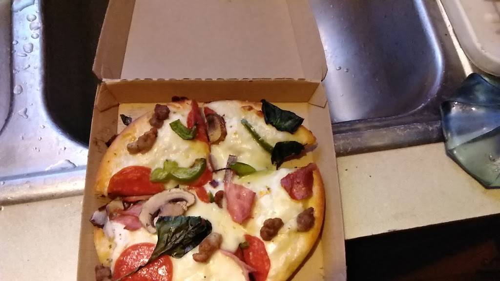 Pizza Hut | meal takeaway | 1861 E Sangamon Ave, Springfield, IL 62702, USA | 2175233260 OR +1 217-523-3260